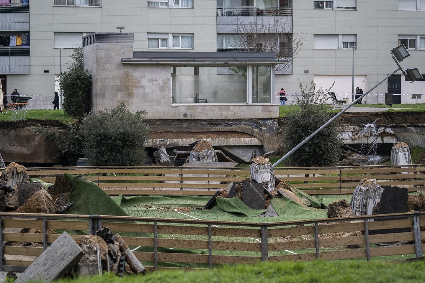 Hundimiento del parking de Nueva Montaña (Santander). | JOAQUÍN GÓMEZ SASTRE