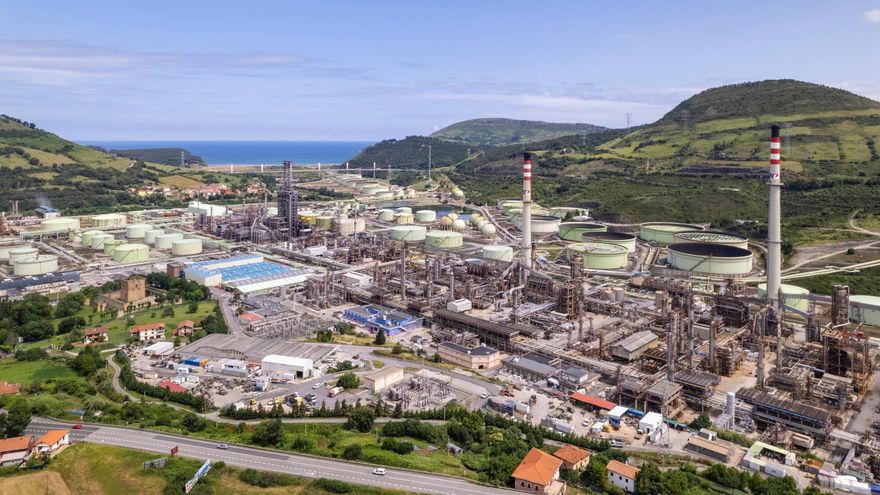 Bajan los niveles de benceno en el aire de Muskiz, pero se mantiene la recomendación a la población de permanecer en casa