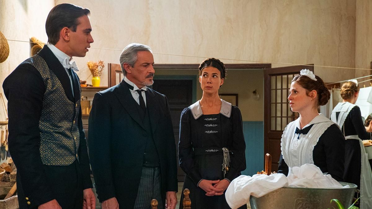 Carlo, Cristóbal, Teresa y María Fernández, en un capítulo de 'La Promesa'