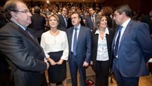 José Luis Ulibarri (en el centro) junto con el presidente de la Junta de Castilla y León, Juan Vicente Herrera; la entonces ministra de Agricultura, Isabel García Tejerina; y la la consejera de Agricultura Milagros Marcos en una entrega de premios.