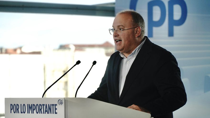 El secretario general del PP, Miguel Tellado, durante la apertura de la 28 Interparlamentaria del PP, en el Palexco, a 10 de enero de 2026, en A Coruña, Galicia (España).