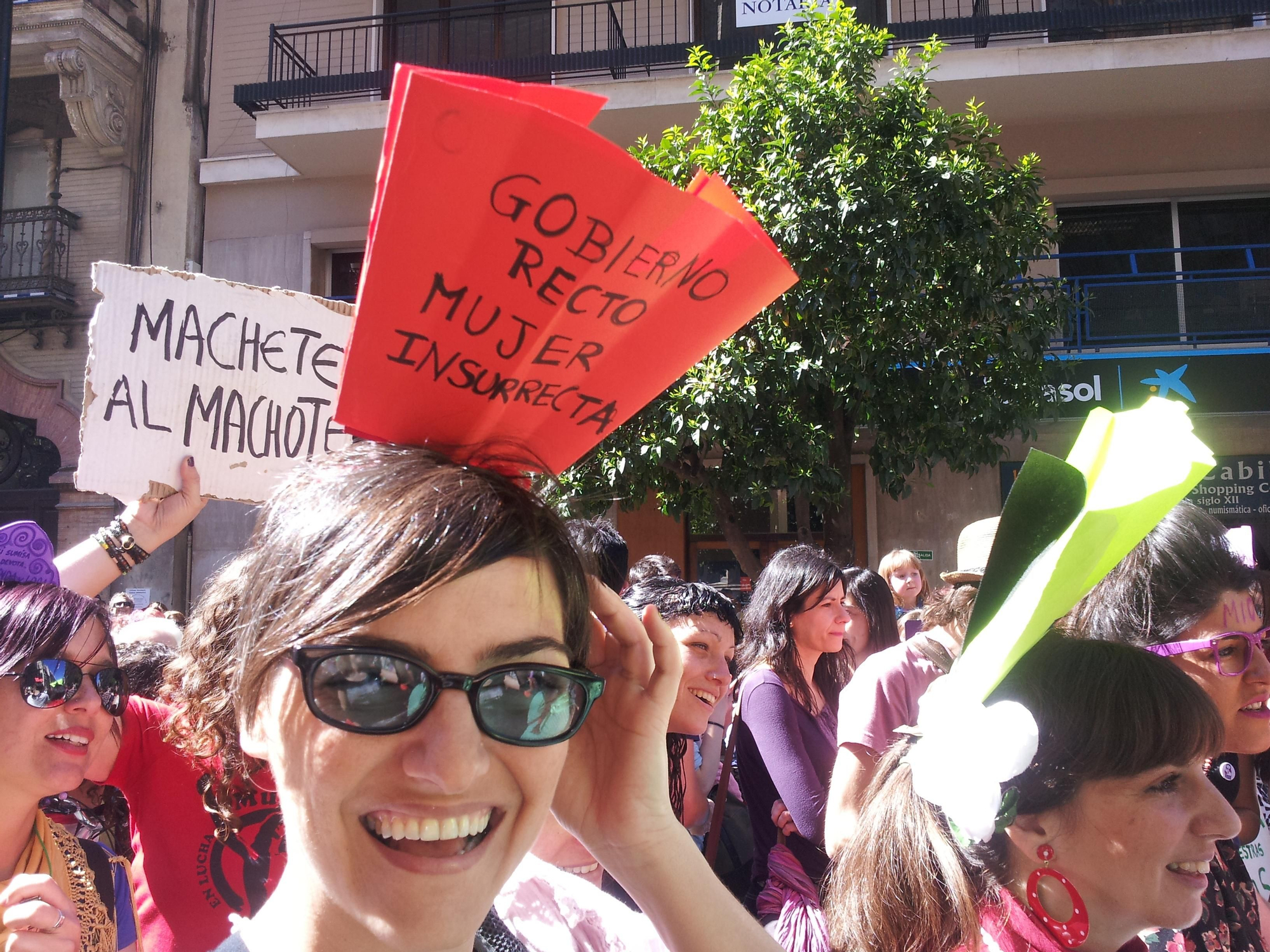 "Gobierno recto, mujer insurrecta"