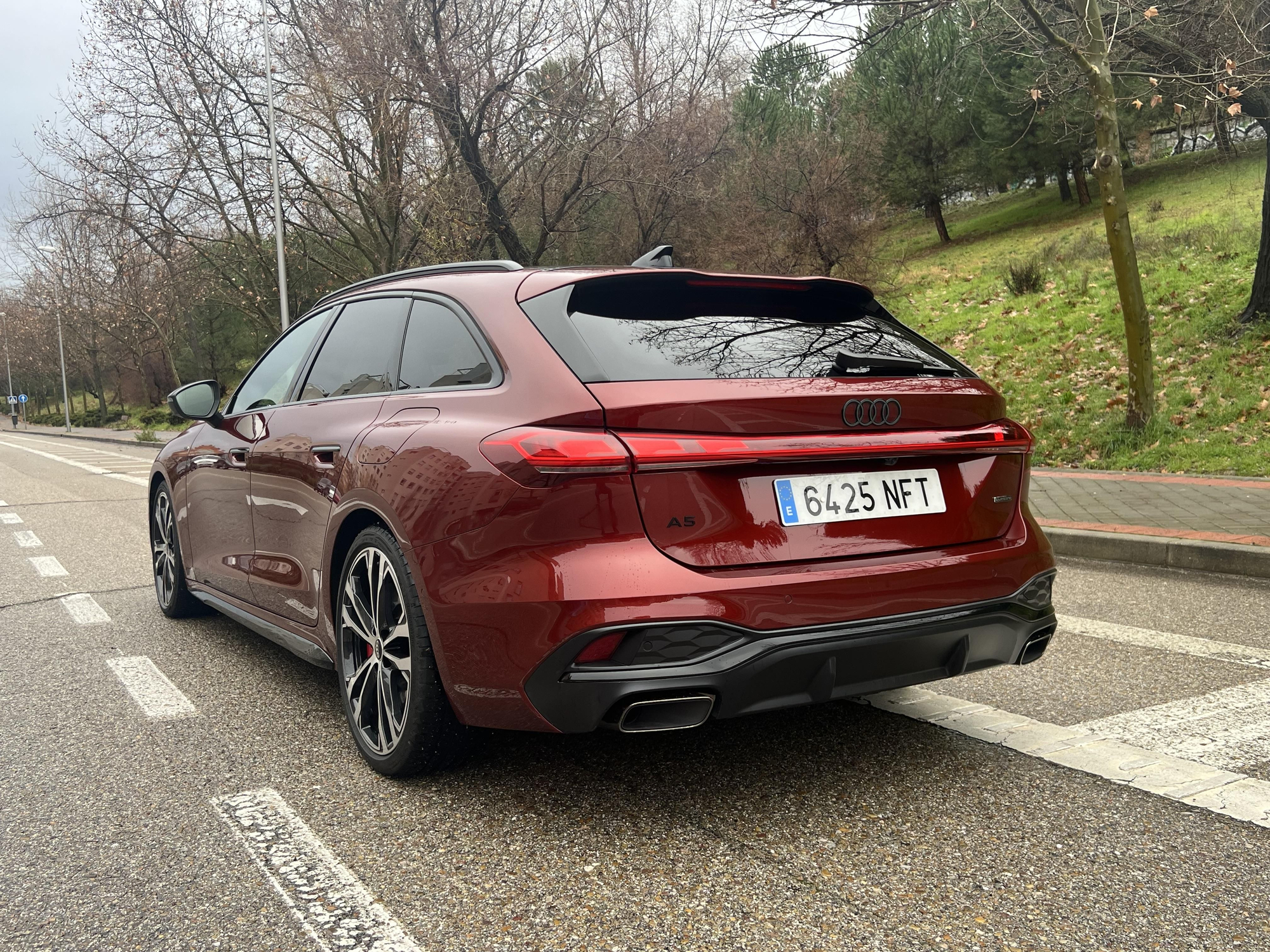 Vista lateral y de la zaga del imponente modelo alemán.