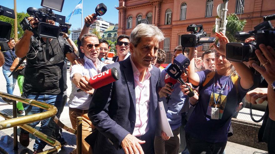 El plan de Milei para reducir contratos del Estado afectaría a 30.000 estatales