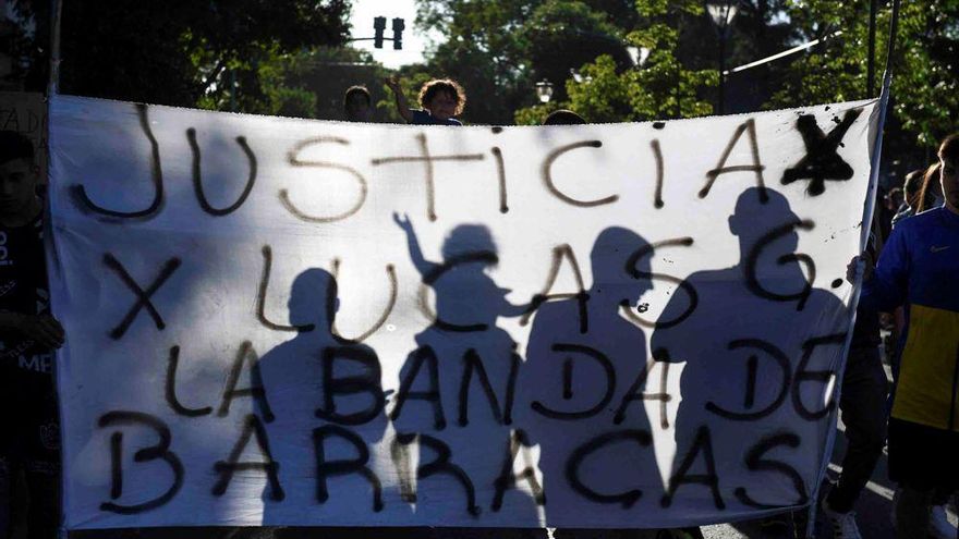 "¿No podemos tener miedo los morochos?": el barrio de Lucas González, conmovido y en guardia ante su asesinato