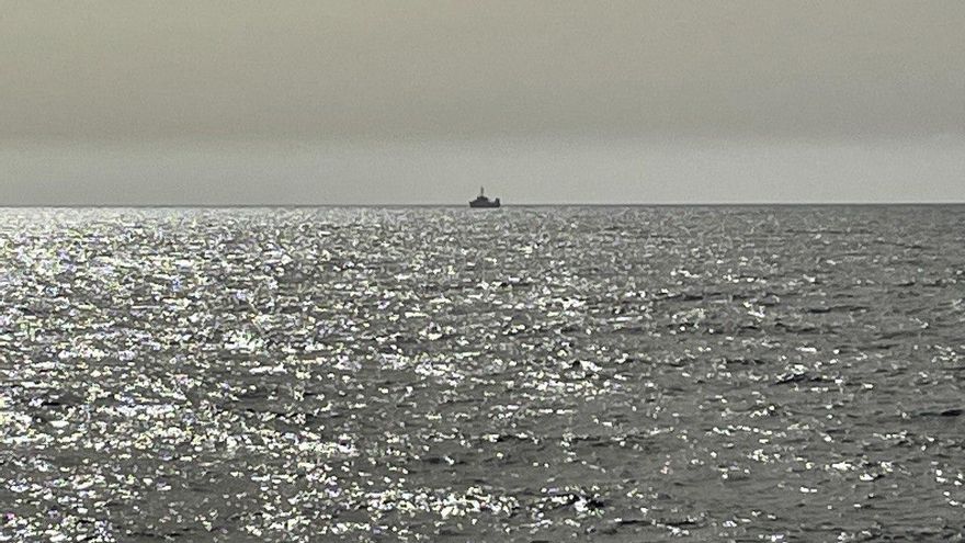 El oceanográfico Ángeles Alvariño frente a Santa Cruz de Tenerife en el rastreo del fondo