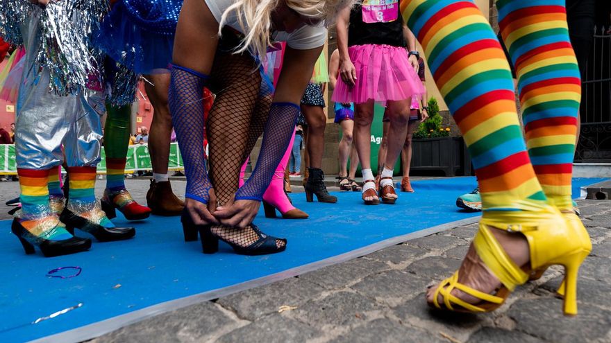 Linea de salida de la Carrera de Tacones en Gáldar.