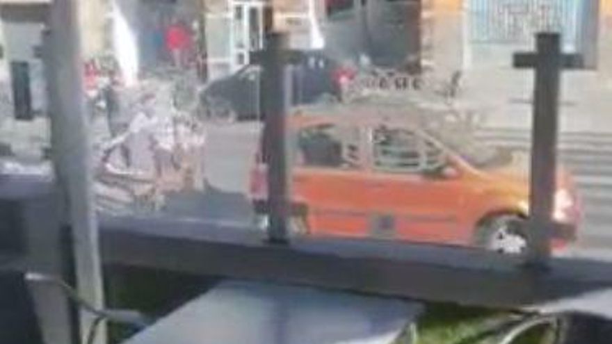La Policía Local y Nacional investiga las causas de la multitudinaria pelea con cuchillos y machetes en Santa Cruz de Tenerife