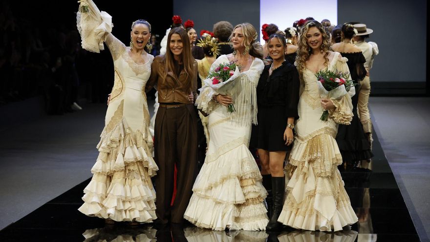 Una oferta para probarse trajes de flamenca por mil euros atrae a mujeres de toda España