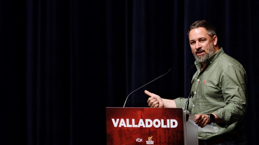Abascal pone a Mañueco como “ejemplo para el PP”, que preside “el mejor gobierno de España”