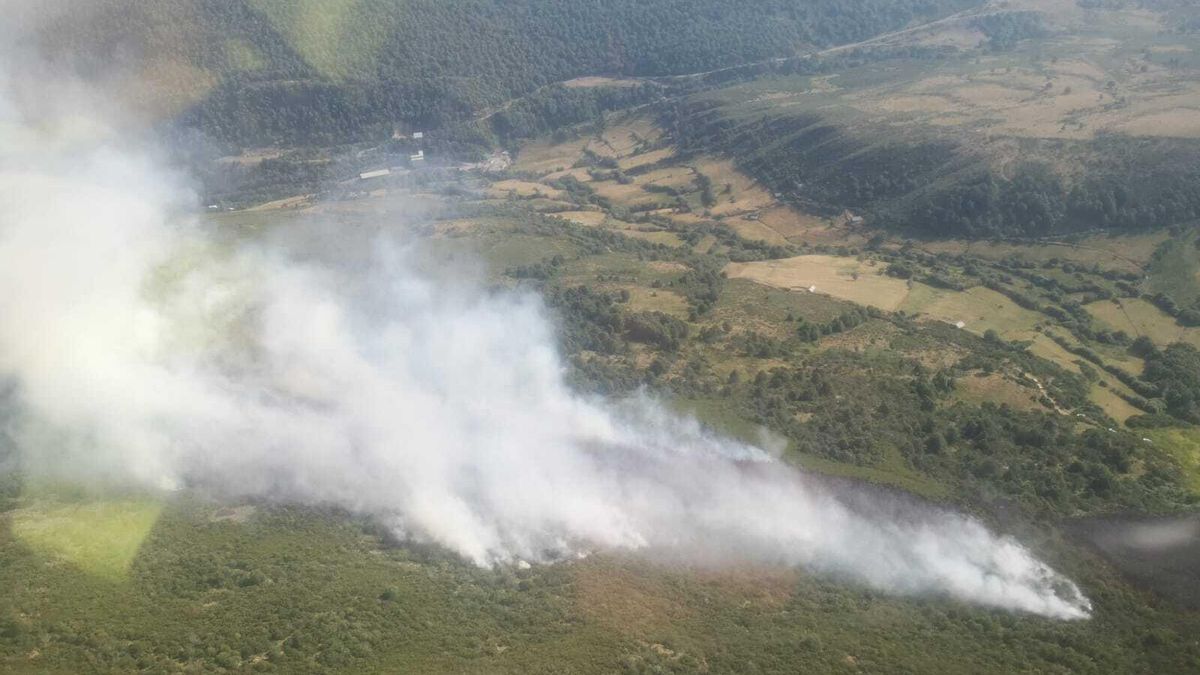 Estabilizado el incendio de Espina de Tremor, pero empeora la gravedad del foco en Caboalles de Arriba