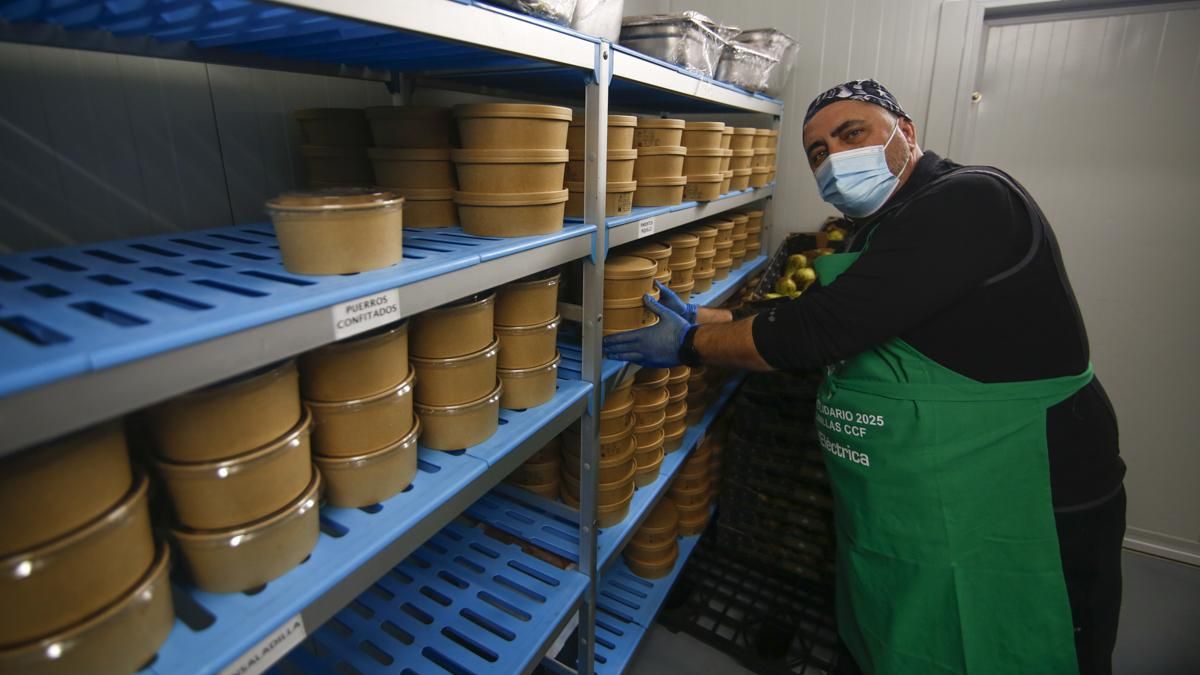 Preparación de los menús solidarios de Cocinillas CCF