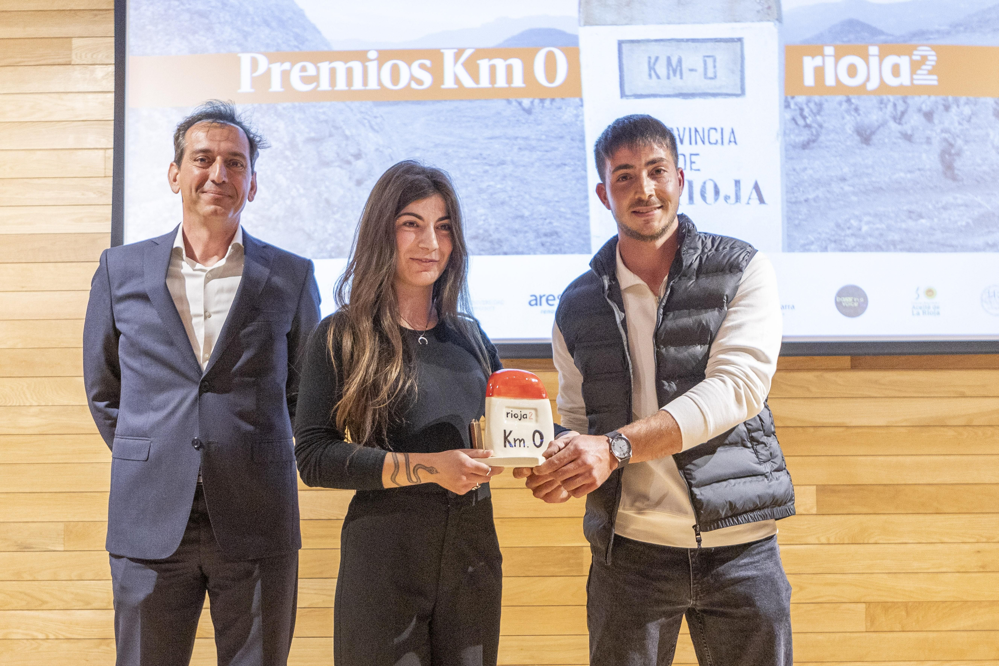 Premio KM0 Haciendo Comunidad a la Cooperativa de Nalda. Aresol Renovables entregó el premio