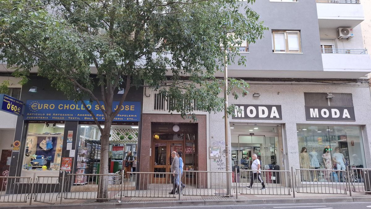 Exterior de los locales desalojados en Avenida San José