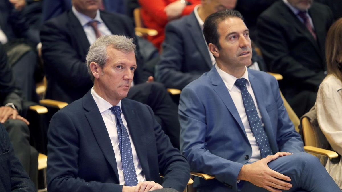 El presidente de la Xunta, Alfonso Rueda y el exconselleiro de Pesca, Alfonso Villares.