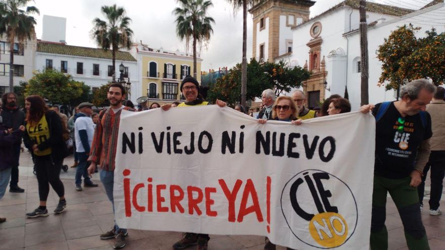 Marcha en Algeciras contra el nuevo Centro de Internamiento de Extranjeros: "Criminaliza a las personas"