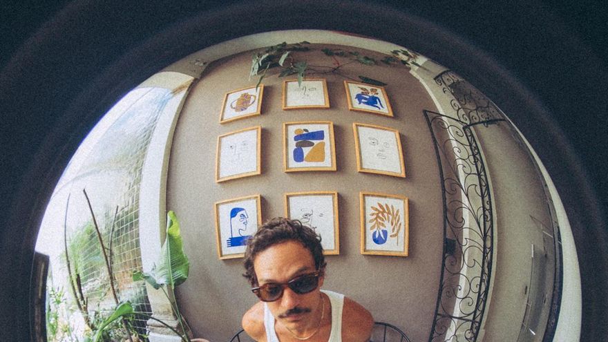 El mexicano Caloncho regresa a Europa en gira para promulgar "la felicidad y la plenitud"