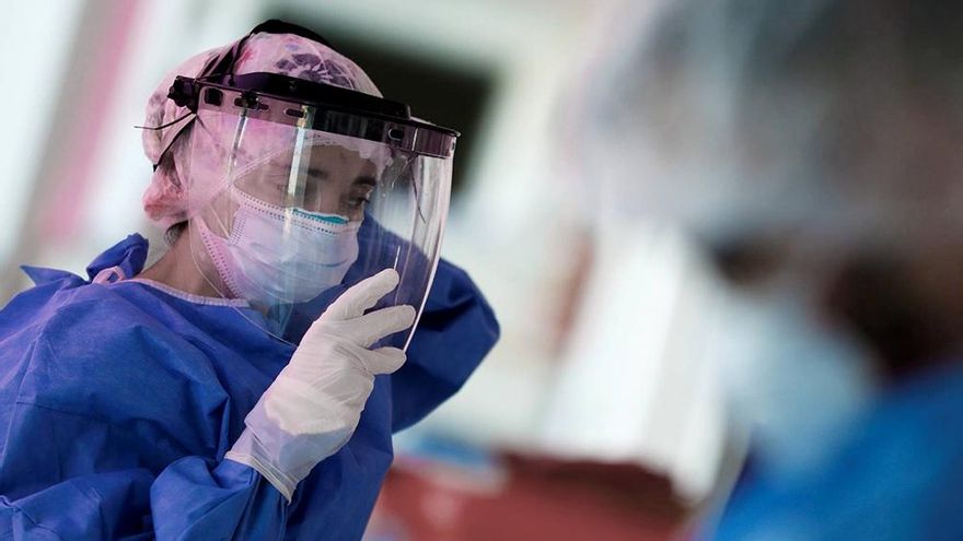 Con casos a la baja y el sistema de salud aún en tensión, el personal sanitario muestra preocupantes signos de agotamiento