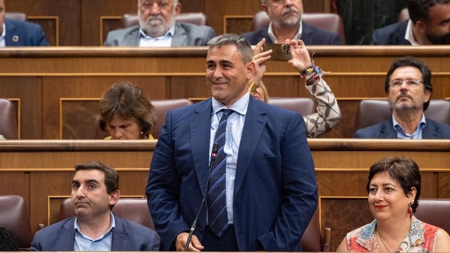 Pablo Antuñano toma posesión como diputado nacional del PSOE por Cantabria