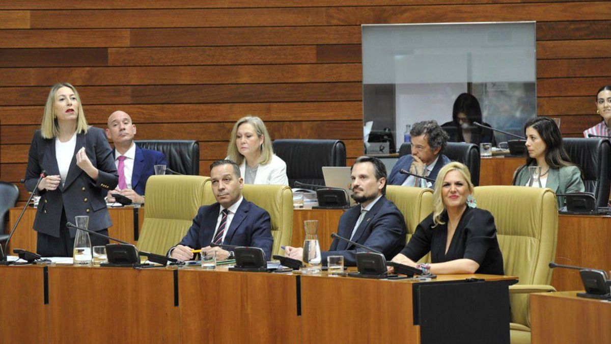 Cotrina critica la prioridad nacional en los presupuestos con Vox y Guardiola le replica que su prioridad debería ser pedir la dimisión de Sánchez