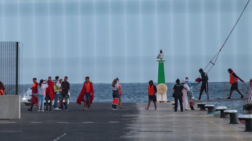 La neumática en la que iba a bordo una mujer de parto se desintegró cuando llegaba Salvamento