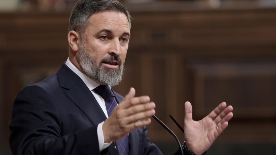 El líder de VOX, Santiago Abascal interviene en la segunda votación de la investidura del líder del Partido Popular y candidato presidencial, Alberto Núñez Feijóo, este viernes en el Congreso.