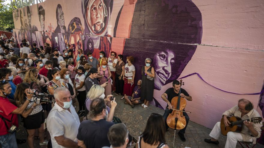 Las vecinas de Ciudad Lineal ganan la batalla: su mural vuelve a ser feminista