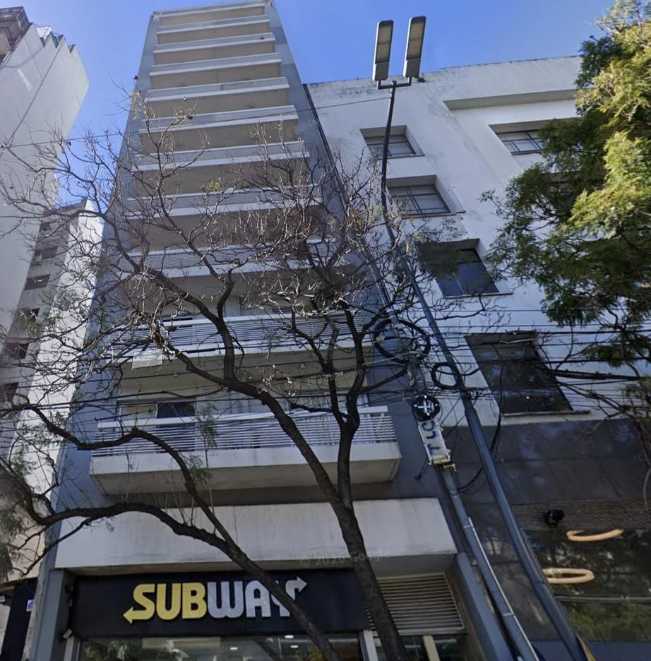 El edificio en avenida Cabildo al 3000 donde están la escuela de traders de Mauricio Novelli.