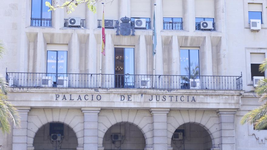 El PSOE andaluz reconduce su estrategia judicial con los contratos de salud tras su fiasco al querer abrir una "causa general"