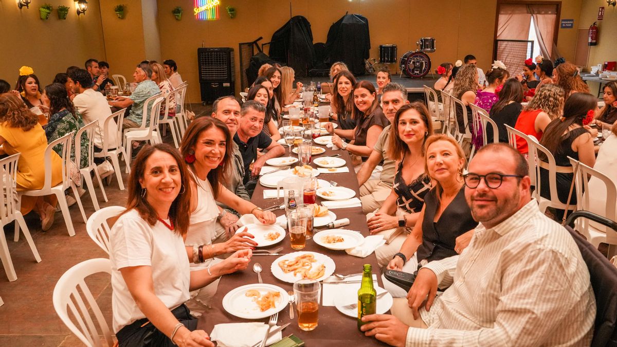 Tirando de cartera con un ojo en los precios: lunes de Feria entre amigos y compañeros de trabajo