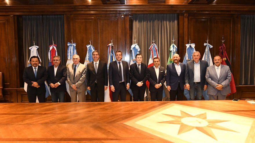 Presionado por los gobernadores, Massa aumenta los subsidios al transporte en el Presupuesto 2023