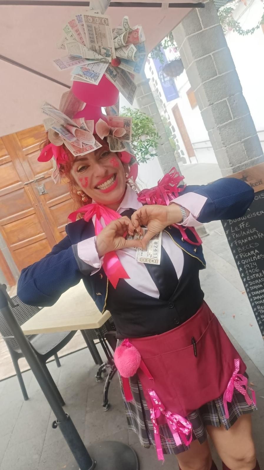 Eli, con un disfraz alusivo al sorteo de la Lotería de Navidad. LA PALMA AHORA