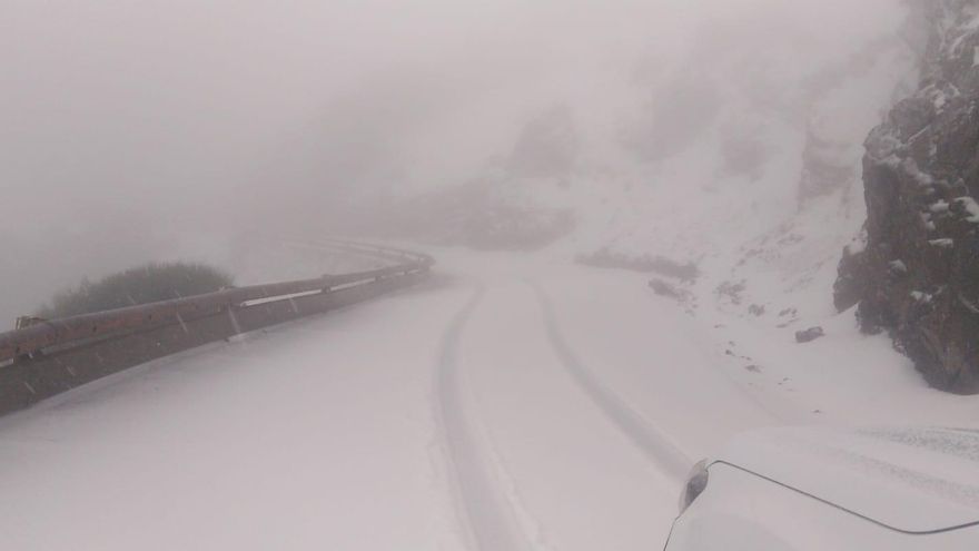 Cerrada la carretera al Roque por placas de hielo en la calzada