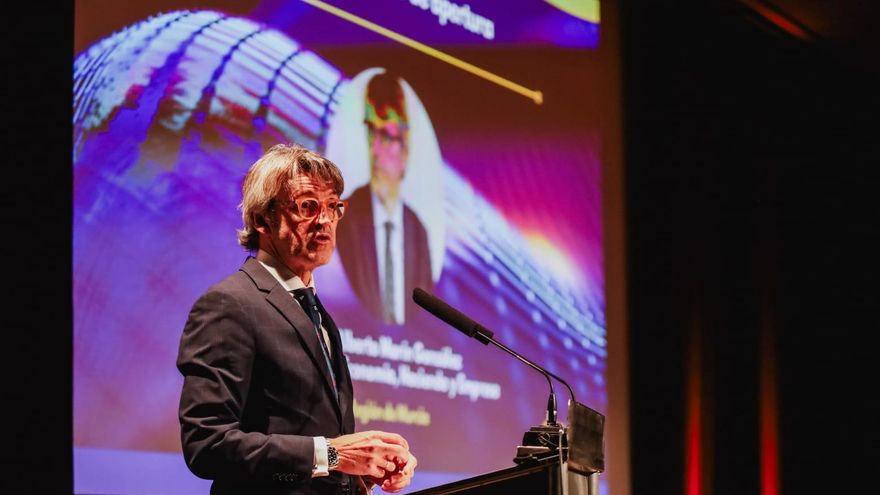 La Comunidad destina 900.000 euros para incentivar la IA y la ciberseguridad en el sector empresarial y comercial de la Región