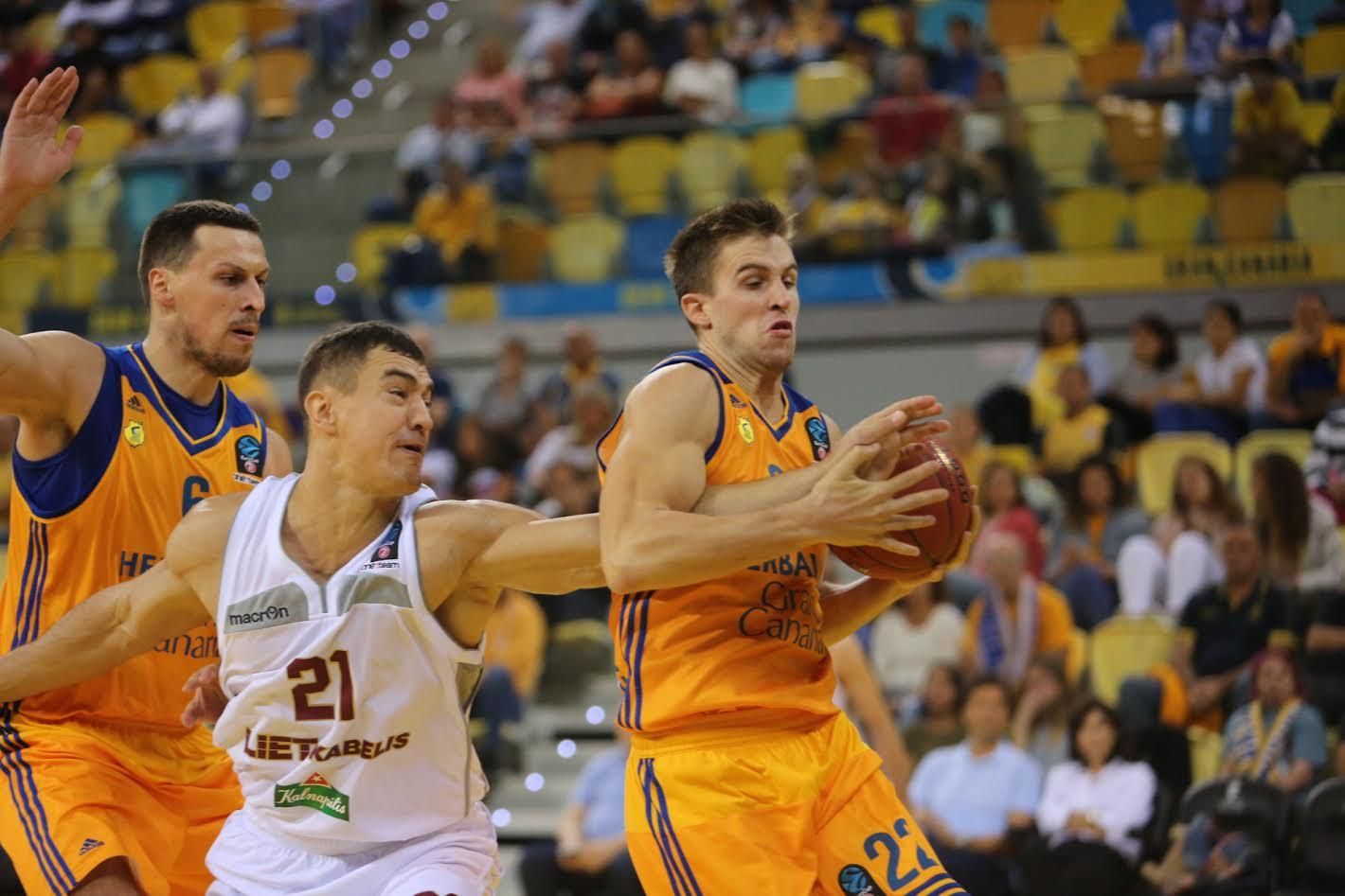 Partido de Eurocup entre el Gran Canaria y el Lietkabeli (ALEJANDRO RAMOS)