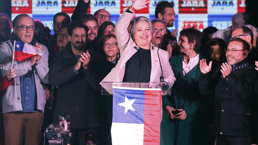 Jeannette Jara, candidata de la izquierda chilena, pide "unidad" para "detener" a la ultraderecha