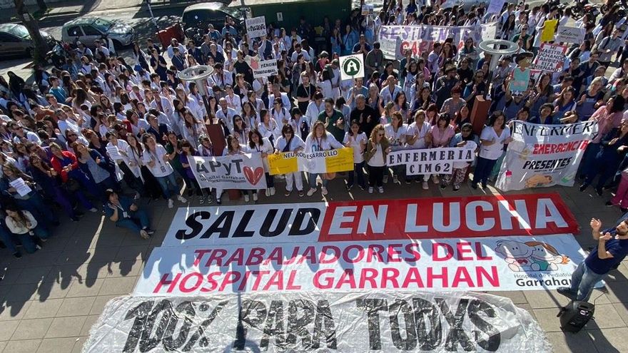 Hospitales en alerta: Paro por 48 horas en el Garrahan, vigilia en el Bonaparte y marcha al Ministerio de Economía
