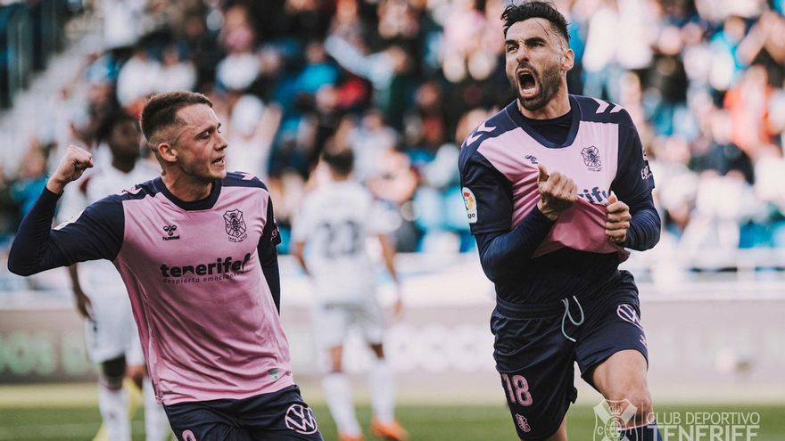 El Tenerife gana eficacia y tres puntos en medio de un diluvio