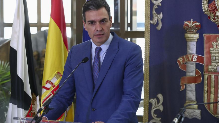 El presidente del Gobierno, Pedro Sánchez, interviene en una comparecencia de prensa en Ceuta, ciudad que visita este miércoles junto a Melilla tras el giro de la posición española sobre el Sáhara Occidental. EFE/ LA MONCLOA/Fernando Calvo