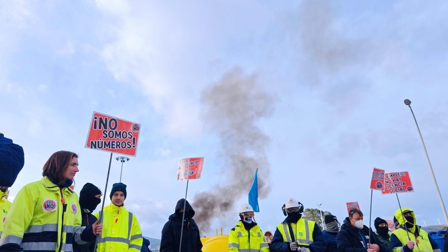 El Principado pide a ENCE que reconsidere el ERE en Navia y respalda a la plantilla