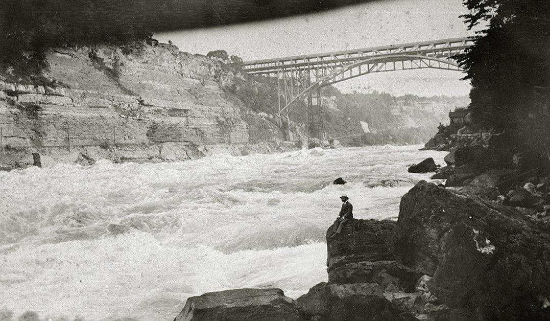 Galván en las cataratas del Niágara.