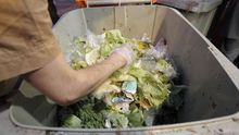 Castilla-La Mancha obligará por decreto a productores y restaurantes a reducir el desperdicio de alimentos