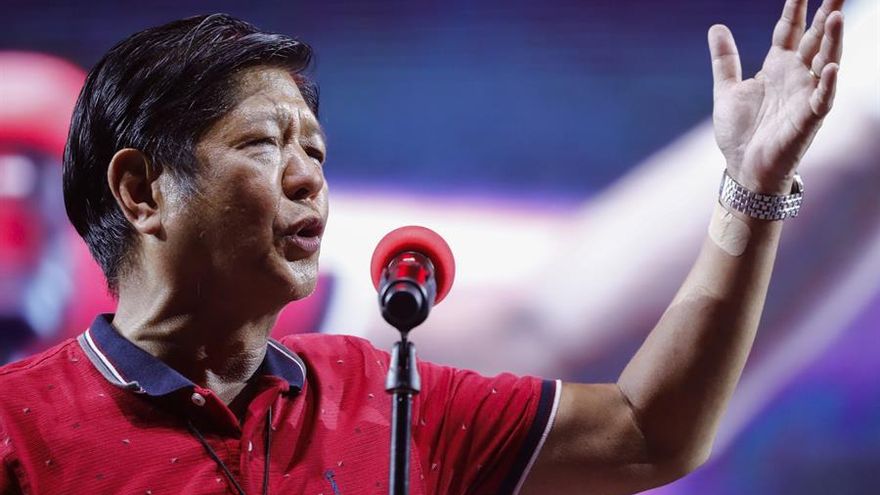 El hijo del dictador Marcos, favorito en unas elecciones de Filipinas con "nostalgia autoritaria"