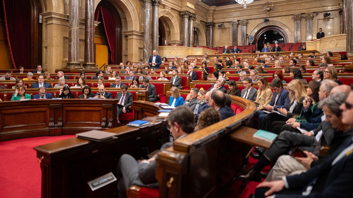 El Parlament reclama con los votos del PSC una financiación que vaya más lejos de lo pactado con Hacienda