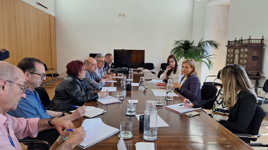 Los vecinos trasladan al Gobierno su oposición a dotar de más capacidad de vuelos a Manises ante la "turistificación desmesurada"