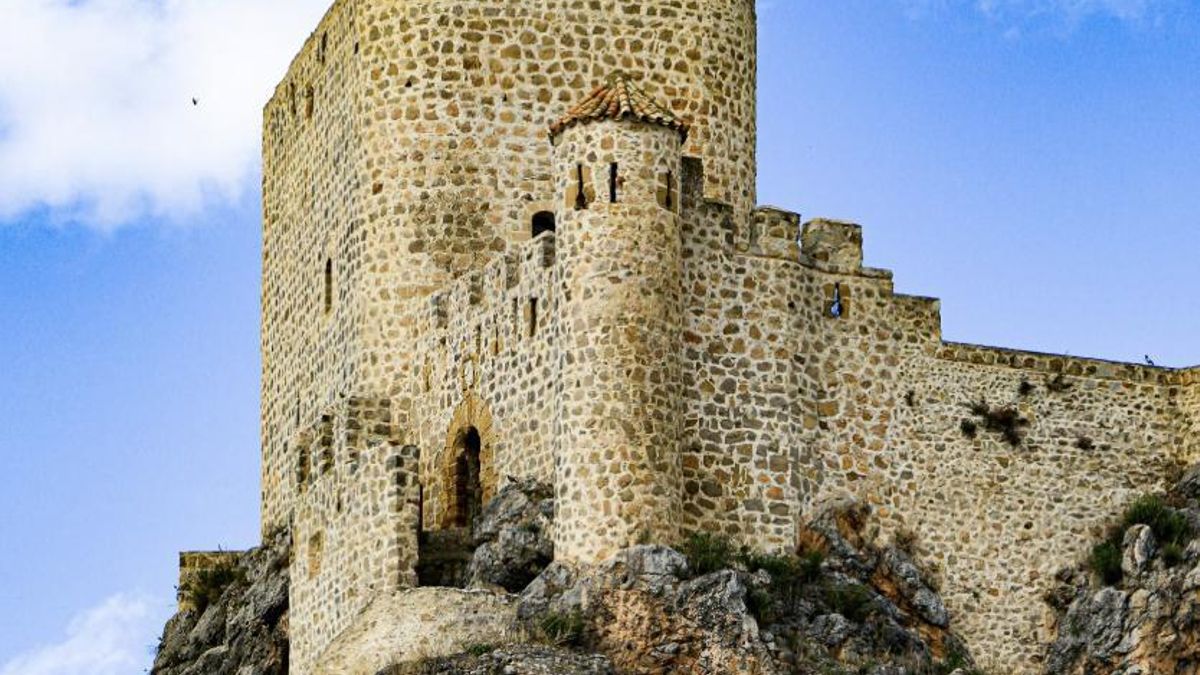 Declarado Bien de Interés Cultural, también forma parte de la Red de Castillos y Palacios de España