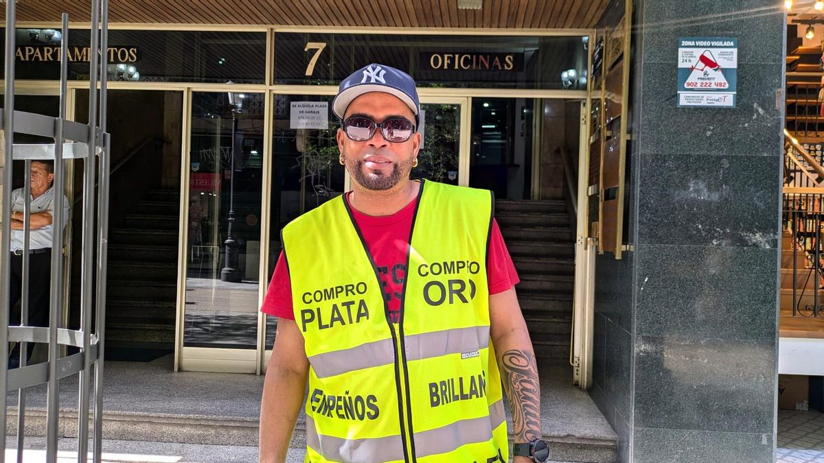 Juan llegó de República Dominicana y ahora trabaja en Madrid a pleno sol
