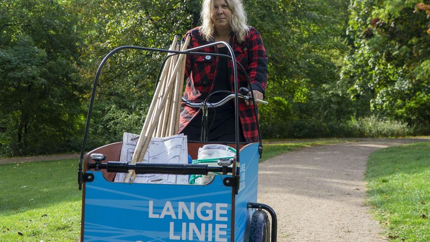 Sussanne Borg, profesora de udeskole en la escuela Langelinie con el material para la clase.
