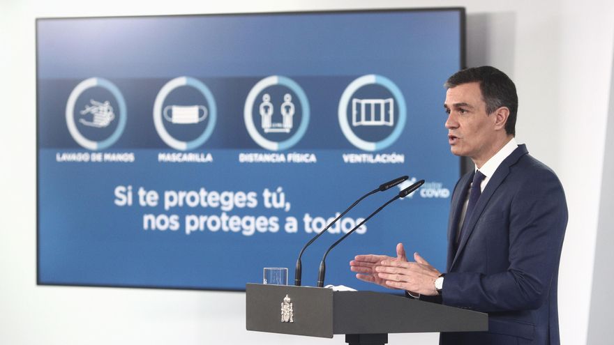 El presidente del Gobierno, Pedro Sánchez, ofrece una rueda de prensa en Moncloa, tras la celebración del Consejo de Ministros, a 6 de abril de 2021, en Madrid (España). Durante su la rueda, el jefe del Ejecutivo ha informado del desarrollo del plan de vacunación contra el coronavirus. La comparecencia de Sánchez se produce en un momento en el que la incidencia de covid-19 está experimentando un "claro ascenso" en la mayoría de comunidades autónomas.