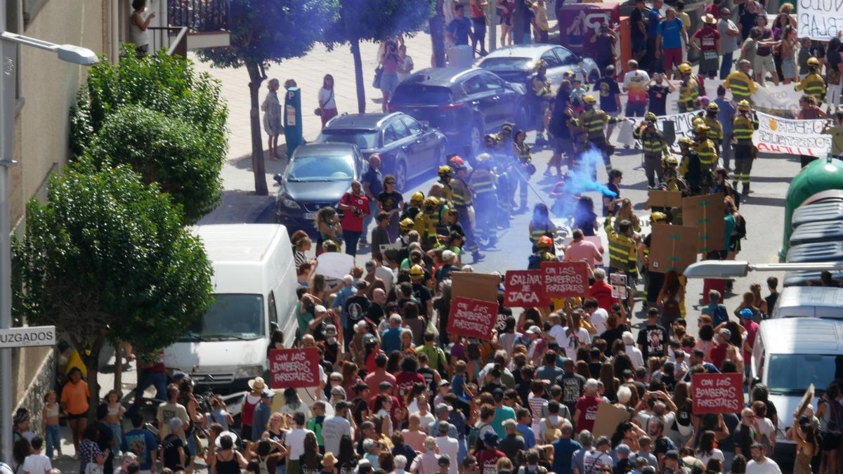 Los bomberos han participado en la manifestación en Jaca